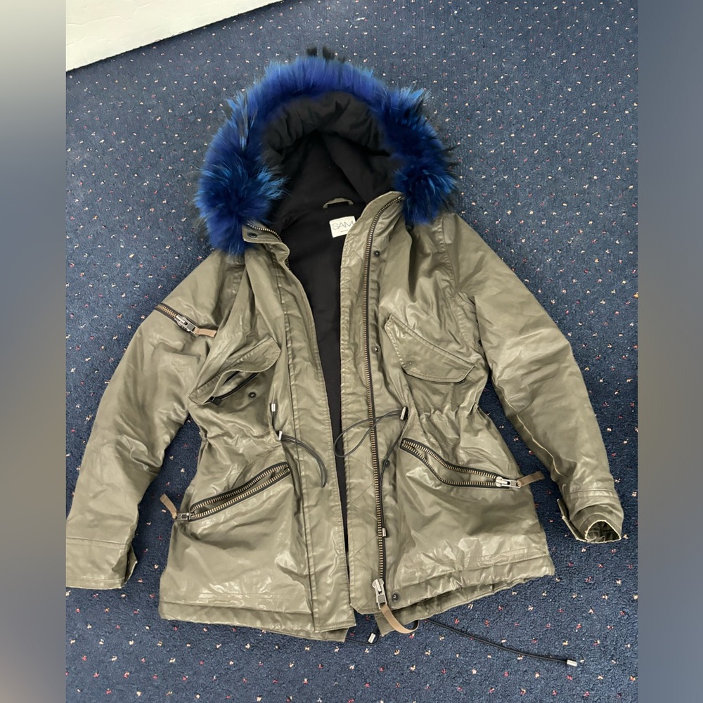 Women’s  SAM. Hunter Green leather paprika with blue fur size small